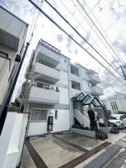 白い小さなマンション六甲