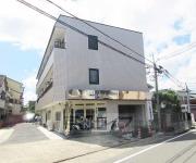 D′s Court