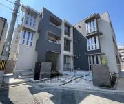 N′s court