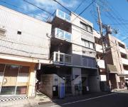 フラット717