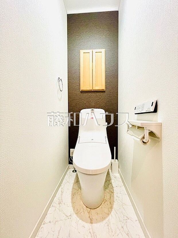 トイレ　各階にトイレがあると、朝の忙しい時間帯などに便利です。 また、夜中も1階まで下りずにすみます。【武蔵村山市学園5丁目】