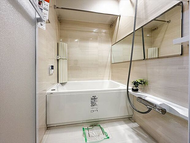 1日の疲れを癒してくれる広々とした浴室は癒しの空間としてカスタマイズが可能です。 