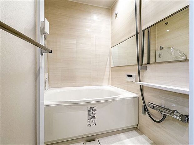 1日の疲れを癒してくれる広々とした浴室は癒しの空間としてカスタマイズが可能です。