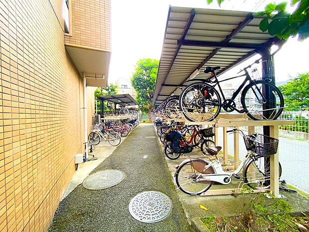 1住戸2台までは駐輪無料です。多摩川沿いをサイクリングなどお楽しみいただけます。