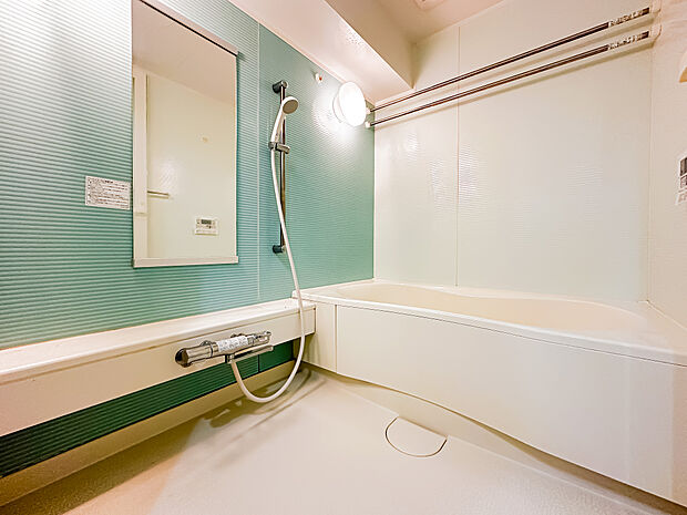 バスルームは、1日の疲れを取り、心身を癒すことができる場所。住まいの中のリラクゼーション空間です。浴室乾燥機も完備されております。2019年にシャワー水栓を交換済みです。2024/1/6撮影