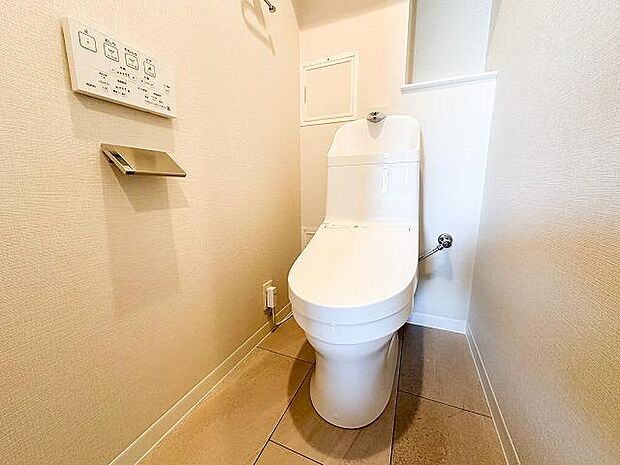 トイレは新規リフォーム済。温水洗浄便座付きです。