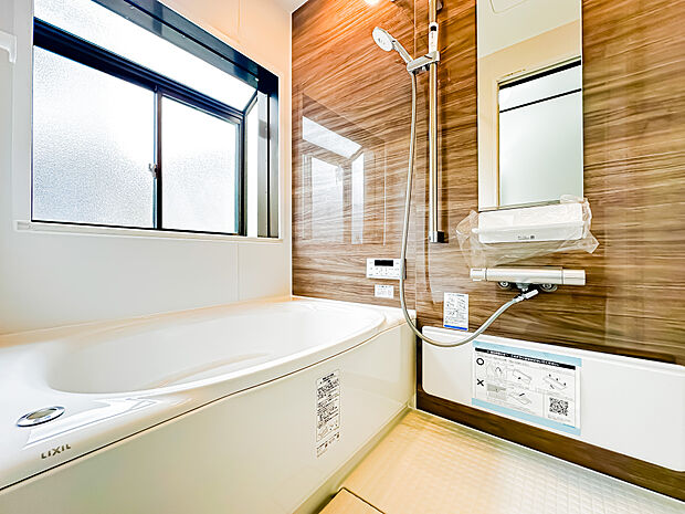 バスルームは、1日の疲れを取り、心身を癒すことができる場所。住まいの中のリラクゼーション空間です。浴室乾燥機も完備されております。2024/4/4撮影