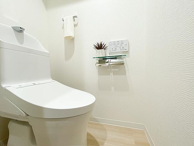 エコな便器と洗練されたデザイン、快適なトイレ利用が可能です。