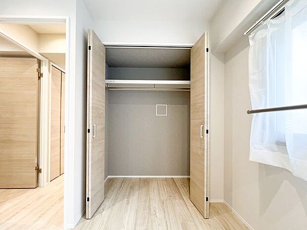 広々とした収納スペースがある事でお部屋をすっきりさせることが可能です。