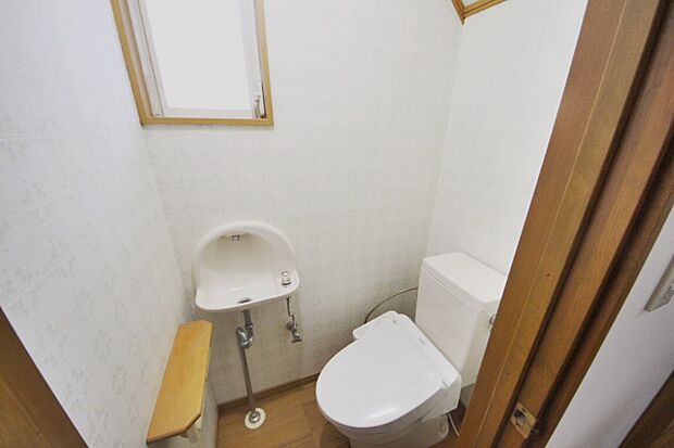 1階2階に快適なシャワートイレ完備　