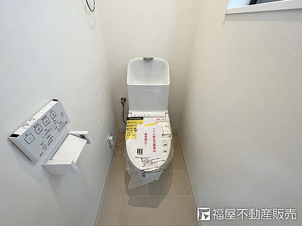 2階トイレ：新品、温水洗浄暖房便座付き！