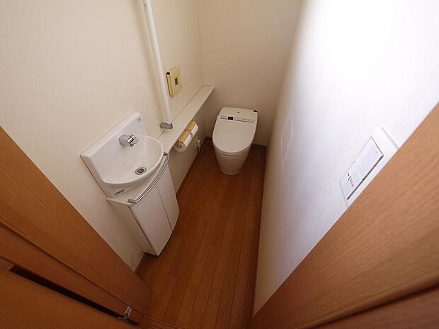 タンクレストイレで狭くなりがちなトイレスペースもスッキリ