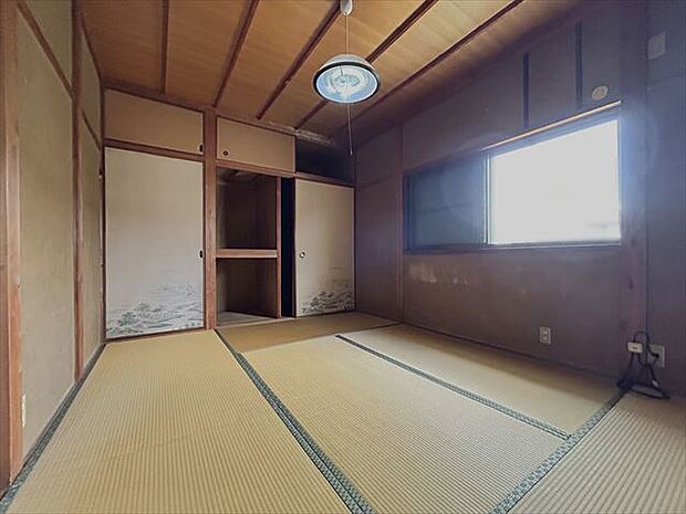 2階の和室は、大きな押入があるので部屋を広く使えます。