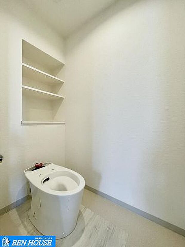 設置前のトイレの様子・新規交換済のシャワー洗浄機能付のトイレ・清潔感が印象的な空間です・現地へのご案内はいつでも可能です・是非　ご確認ください