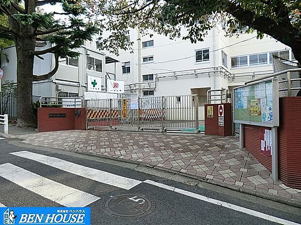 横浜市立寺尾小学校 徒歩3分。教育施設が近くに整った、子育て世帯も安心の住環境です。 260m