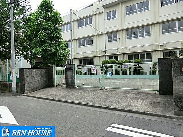 川崎市立向小学校 徒歩6分。教育施設が近くに整った、子育て世帯も安心の住環境です。 450m