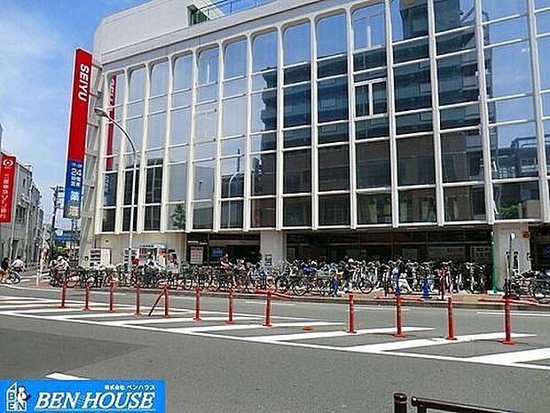 西友武蔵新城店 徒歩4分。品揃え豊富な大型スーパーです。 260m