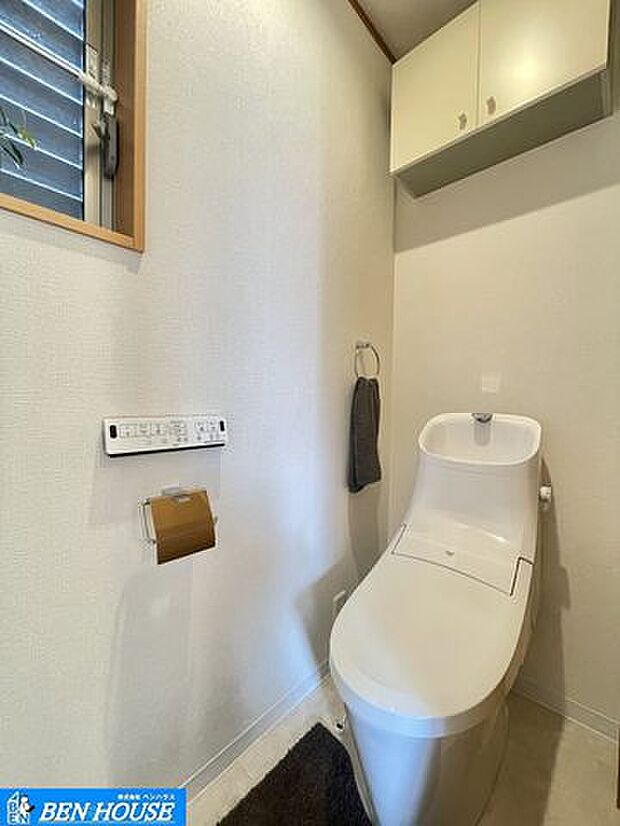・新規交換済のシャワー洗浄機能付のトイレ・清潔感が印象的な空間です・リモコンは壁掛けタイプでお手入れもしやすい設備・1Ｆと2Ｆのトイレは両方ともシャワートイレです是非現地でご覧下さい