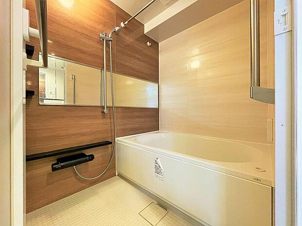 浴室乾燥機が搭載されています。ボタン一つでお湯はりが可能で、快適なバスタイムをお過ごしいただけます。