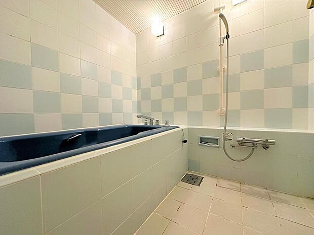 清潔感のある浴室。1日の疲れをゆっくりと癒してくれる空間です。