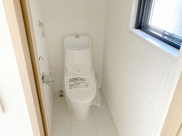 1階トイレ　洗浄機能付き便座