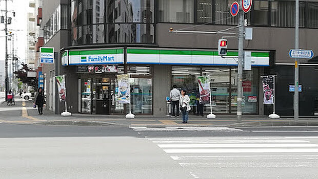 ファミリーマート 札幌北１条西２０丁目店