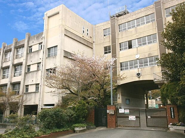 羽曳野市立誉田中学校