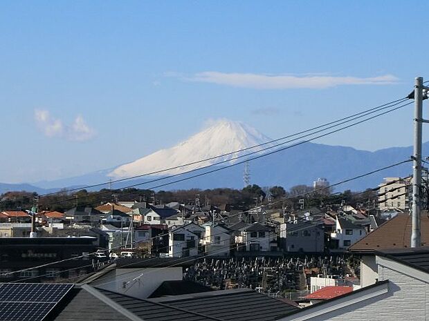共用廊下からの眺望です。富士山も望めます。