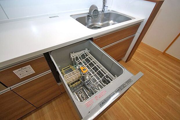 キッチンには節水にもなる食洗機付き。忙しい家事もサポートしてくれます。