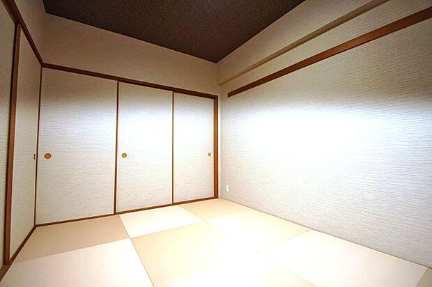 和室は半帖畳を新調するなどのリフォームで、モダンなお部屋に生まれ変わりました。