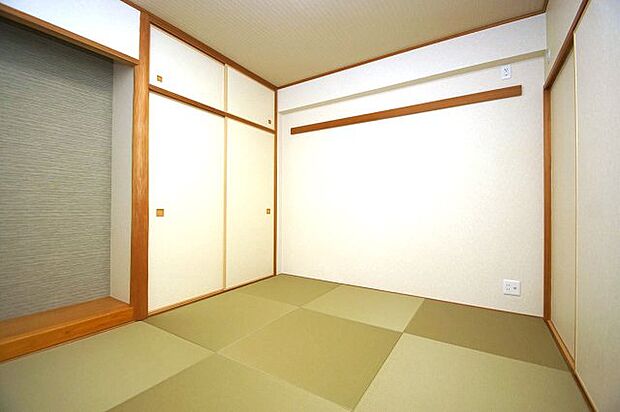 床の間付きの和室もフルリフォームでピカピカに。モダンでおしゃれな半帖畳も新調しました。