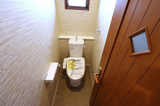 2階トイレも1階同様ピカピカにリフォーム済みです。
