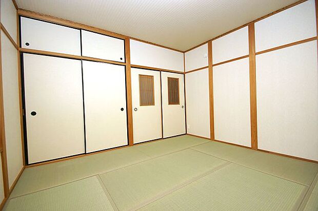 押入付きの和室は、寝室におすすめのしっとりと落ち着いた雰囲気のお部屋です。