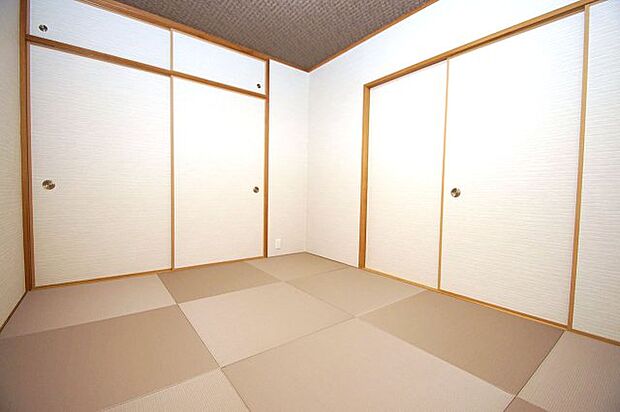 半帖畳がおしゃれ。フルリフォームできれいになった和室は、寝室や客間としてもご利用しやすくなりました。
