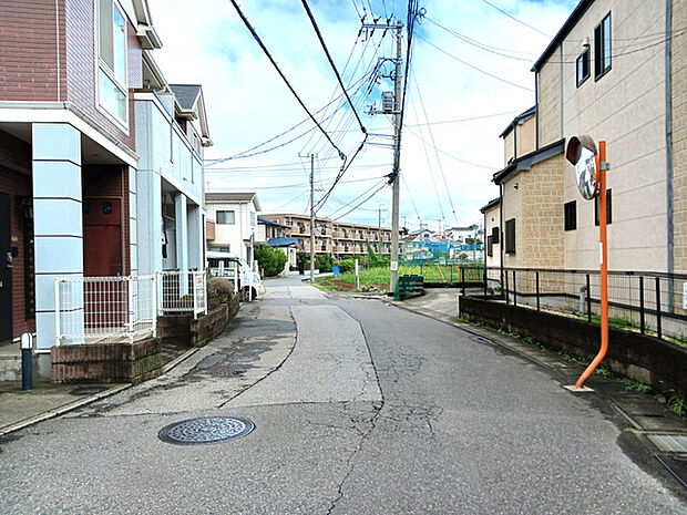 幼稚園・小学校・中学校が徒歩8分圏内でお子様の通園通学に便利な環境