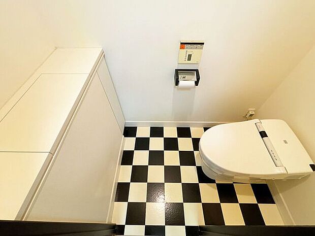 【2階トイレ】操作簡単のパネル式ウォシュレットタイプ
