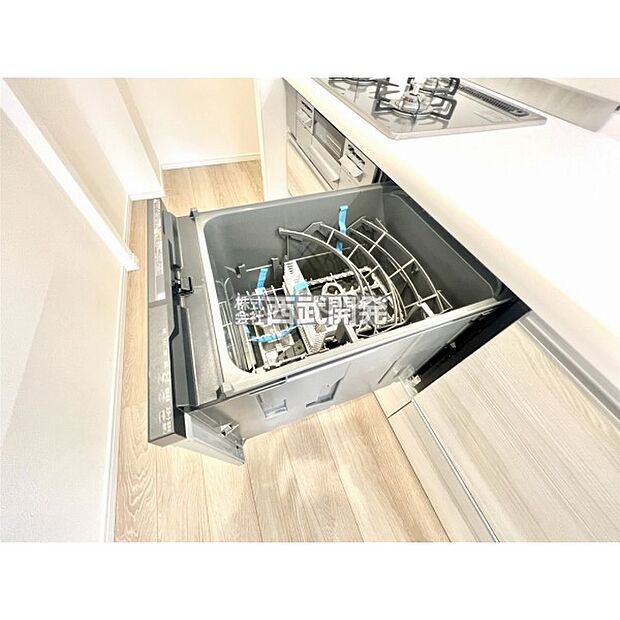 ビルトイン食器洗浄乾燥機も付いておりますので、毎日の家事の時短も出来ます。