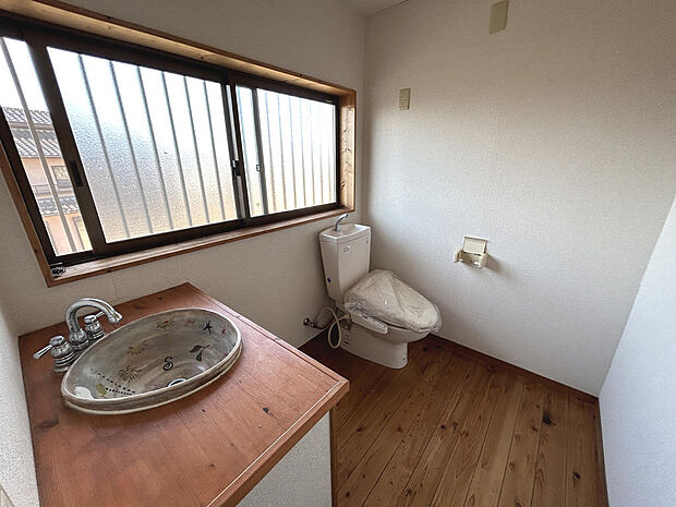 2階トイレ・洗面スペース