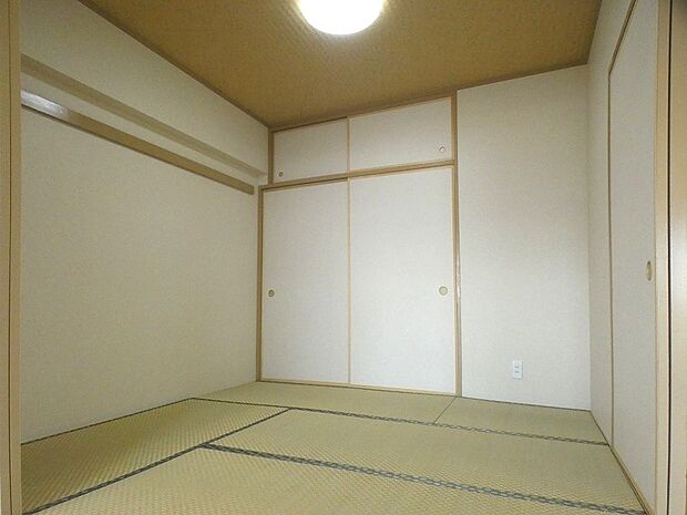 和室4.5帖　落ち着きのある和室です！　お子様のお昼寝スペースや客間などにご使用いただけます！