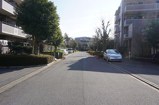 閑静な住宅街に立地