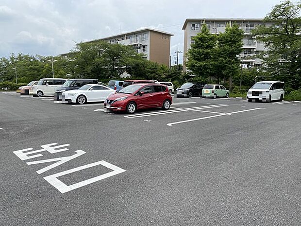 平置きタイプの駐車場。使用料(月額)…6000円