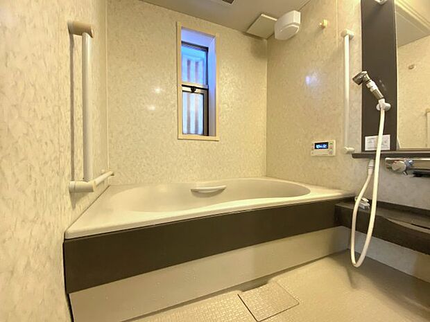 大型の浴室（浴室暖房換気乾燥機、マイクロバブル機能付き）で一日の疲れを癒してください。