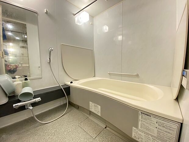 浴室は大型1620サイズの低床ユニットバス（またぎ高約45？）　浴室換気乾燥機等設備充実