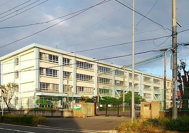 茅ヶ崎市立円蔵小学校 徒歩13分。 970m