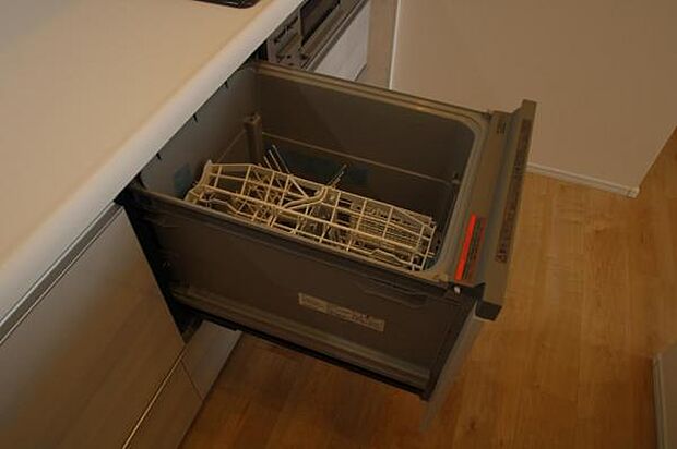 家事の時短に大変便利な食洗機も付いています。