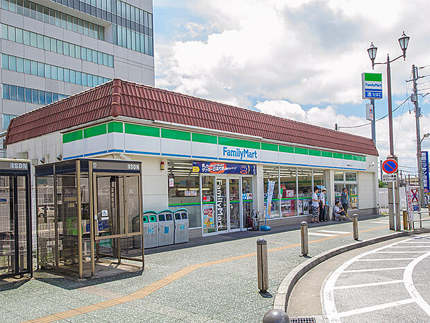 ファミリーマート 東飯能駅西口店（372m）