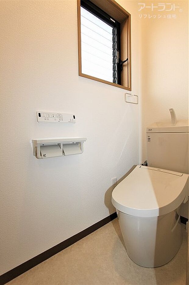 2階、温水洗浄機能付きのトイレを新設しました。