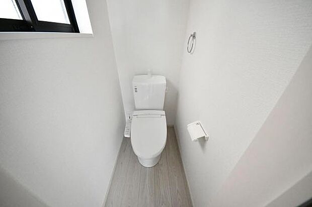 ■2階トイレ■ 2階もシャワートイレを設置しております。