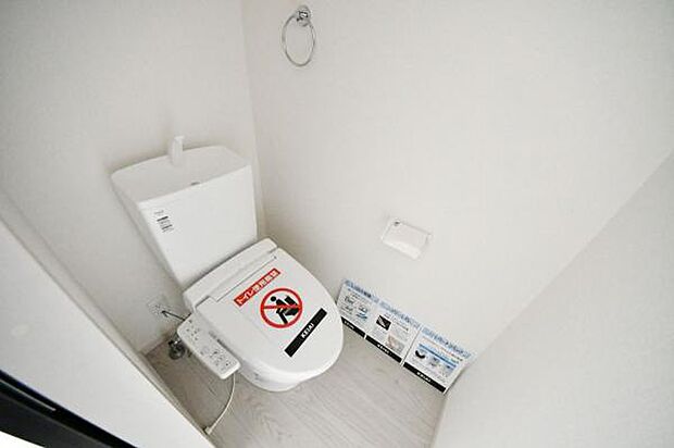 ■1階トイレ■ シャワートイレを設置しております。