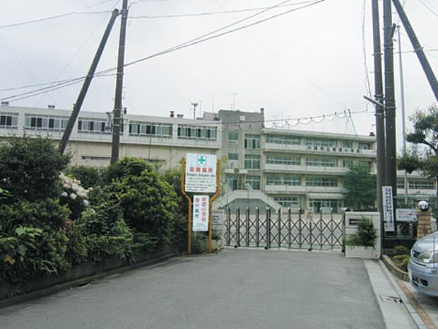 川越市立新宿小学校（932m）